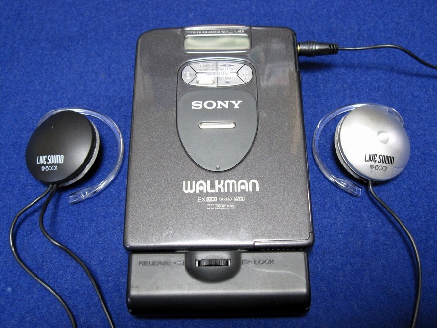 ◆ SONY WM-FX1　ソニー WALKMAN カセット ウォークマン 電池ケース 中古 動作確認済み 現状品 ◆_画像1