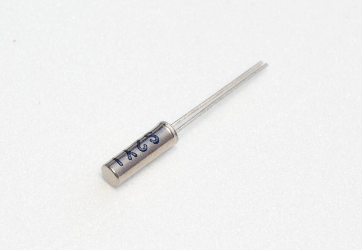 32.768KHz シリンダータイプ水晶振動子　（ 2mm x 6mm ） ５個１組　未使用品_画像3