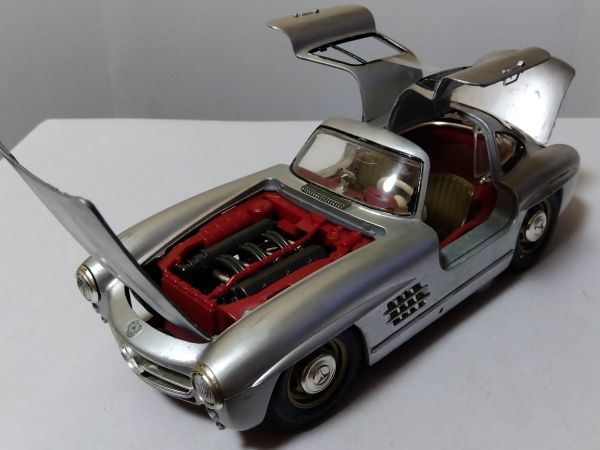 ★メルセデスベンツ　300SL1954　　　　1/18ブラーゴ★_画像2