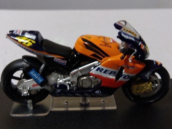 ★ホンダ　RC211V　VALENTINO ROSSI 2002　　　1/24ディアゴスティーニチャンピオンバイクコレクション★_画像5