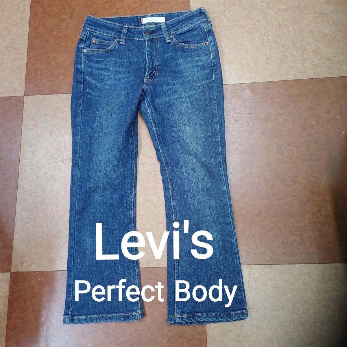 Levi'sパーフェクトボディーのストレッチ デニムパンツ