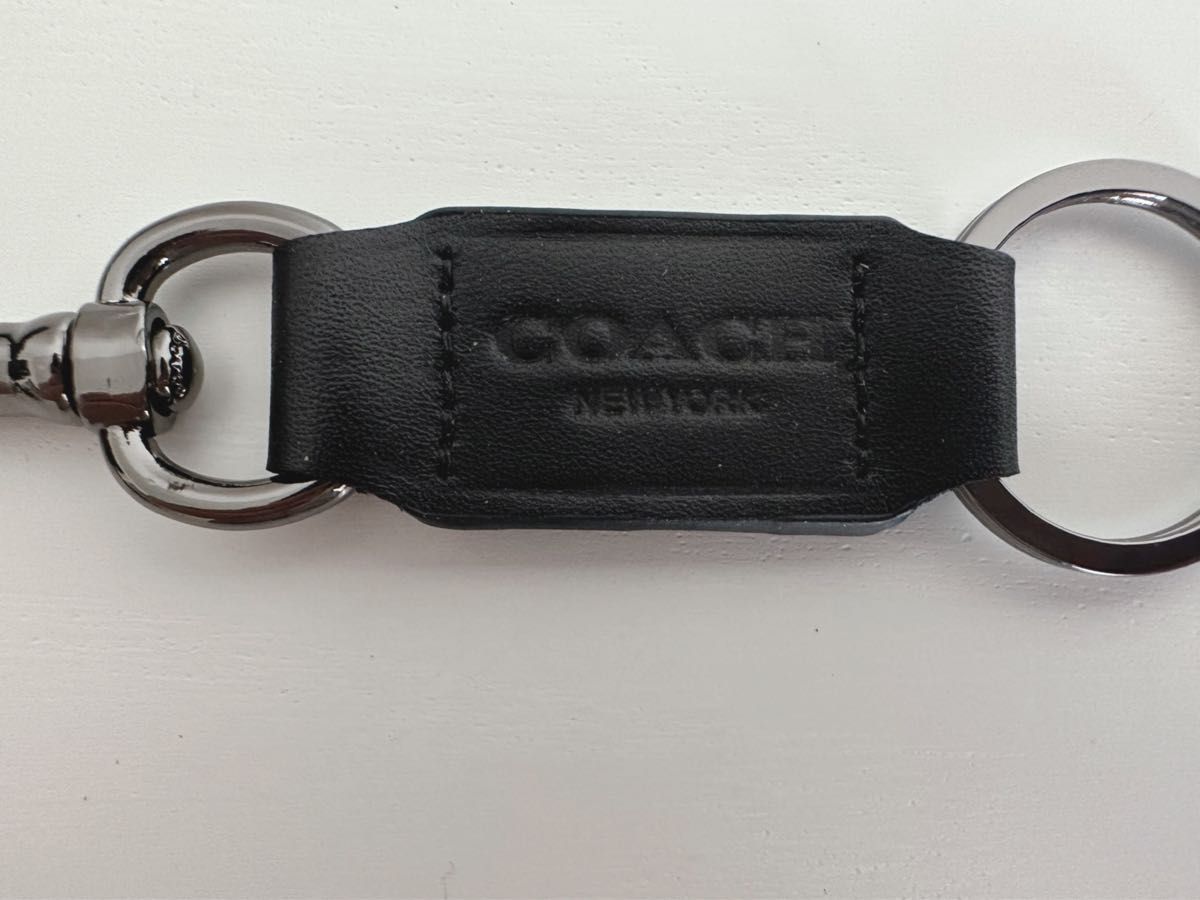 COACH・新品未使用・取り外し可能なストラップ付き長財布とキーリング2点セット　CP409