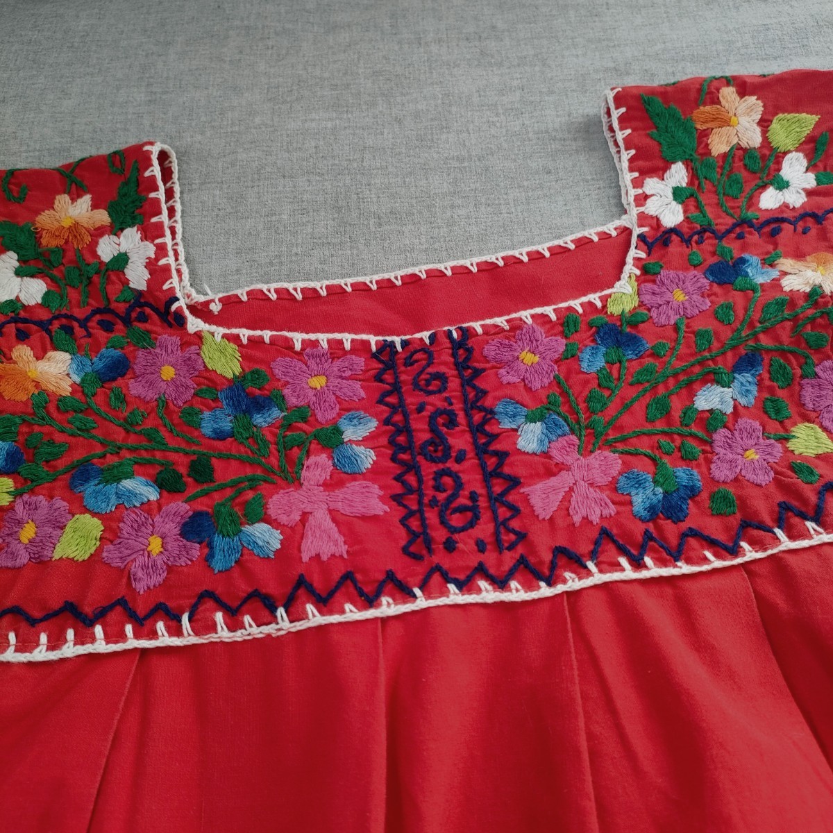 古着 メキシコ刺繍ブラウス Tシャツ チュニック ハンドメイド 半袖 赤 手刺繍 メキシカン 民族衣装 花柄 サンアントニーノ プエブラ