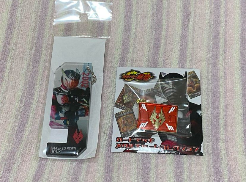 仮面ライダー龍騎 アクリルスマホスタンド カードデッキメタルチャームコレクション