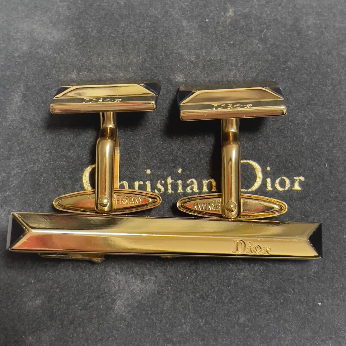 Christian Dior ネクタイピン カフス セット ブランドロゴ Christian Dior ネクタイピン カフス セット ブランドロゴ