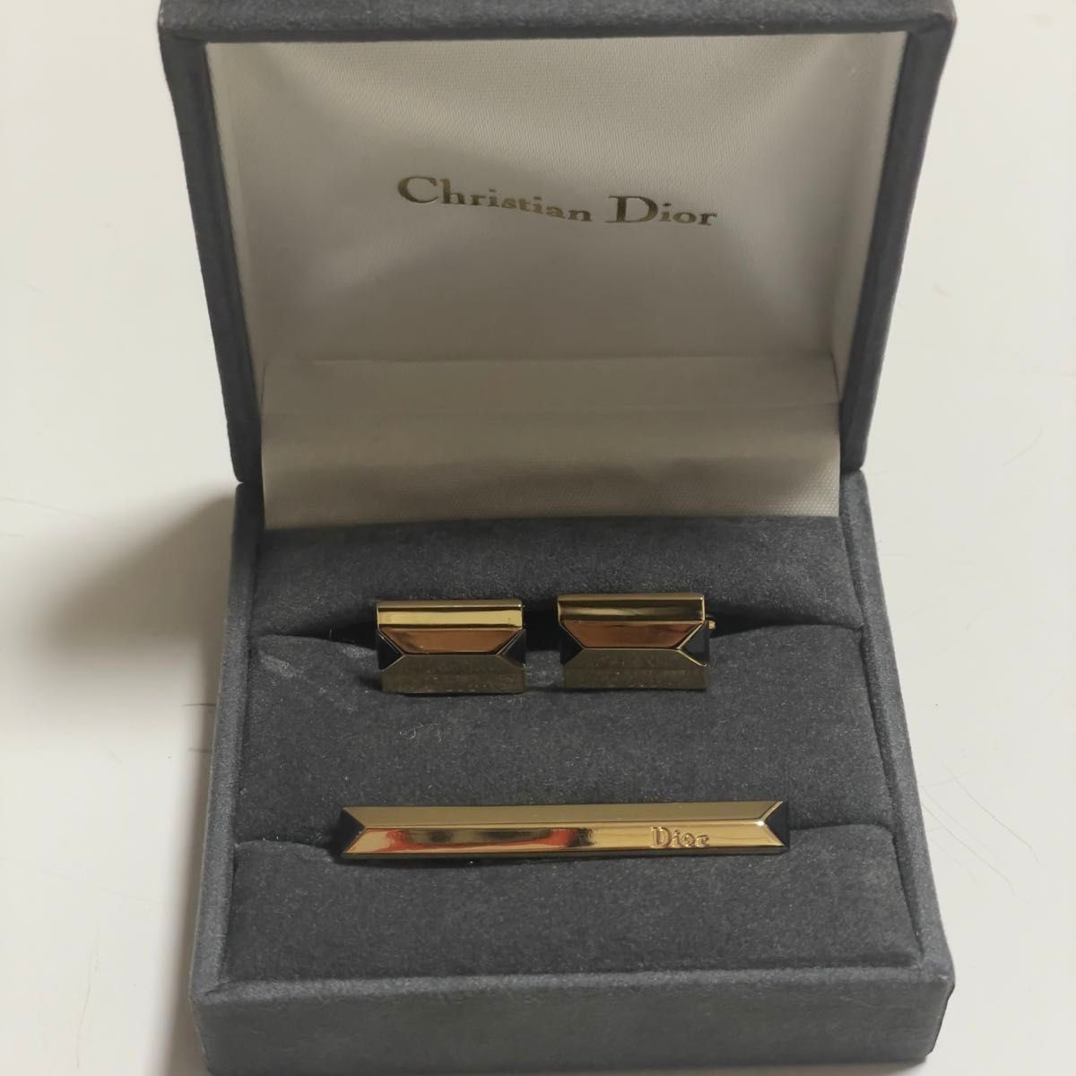 Christian Dior ネクタイピン カフス セット ブランドロゴ Christian Dior ネクタイピン カフス セット ブランドロゴ