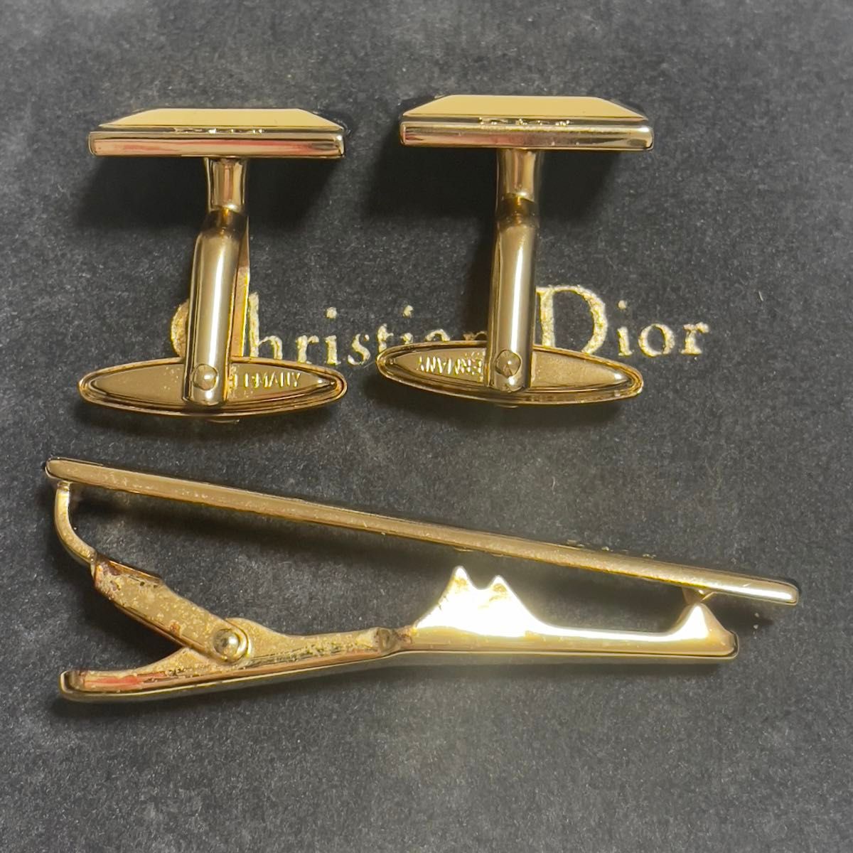 Christian Dior ネクタイピン カフス セット ブランドロゴ Christian Dior ネクタイピン カフス セット ブランドロゴ