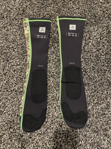 工場直売 Frictionless Wader Socks/Slip Easily in & Out of Any Boots Waders  (Camo Large) 海外 即決