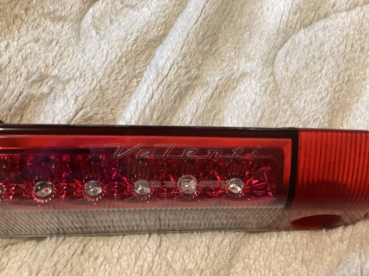 中古品　30 プリウス　VALENTI バレンティ　JEWEL LED ハイマウントストップランプ　TYPE3 HT03-CR?_画像4