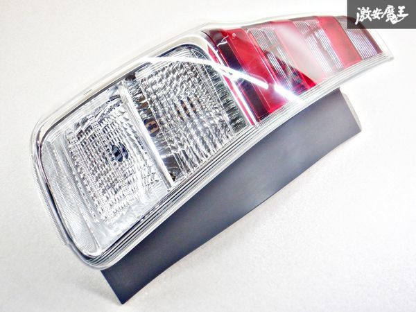 【破損無し！】トヨタ純正 ZVW40W ZVW41W プリウスα 後期 LED テール テールランプ テールライト 左 左側 助手席側 STANLEY 47-69 棚2M22_画像1