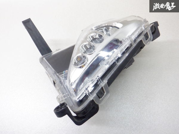 トヨタ純正 ZVW50 ZVW51 プリウス 前期 LED フォグライト フォグランプ 左 左側 助手席側 KOITO 47-83 棚2O14_画像6