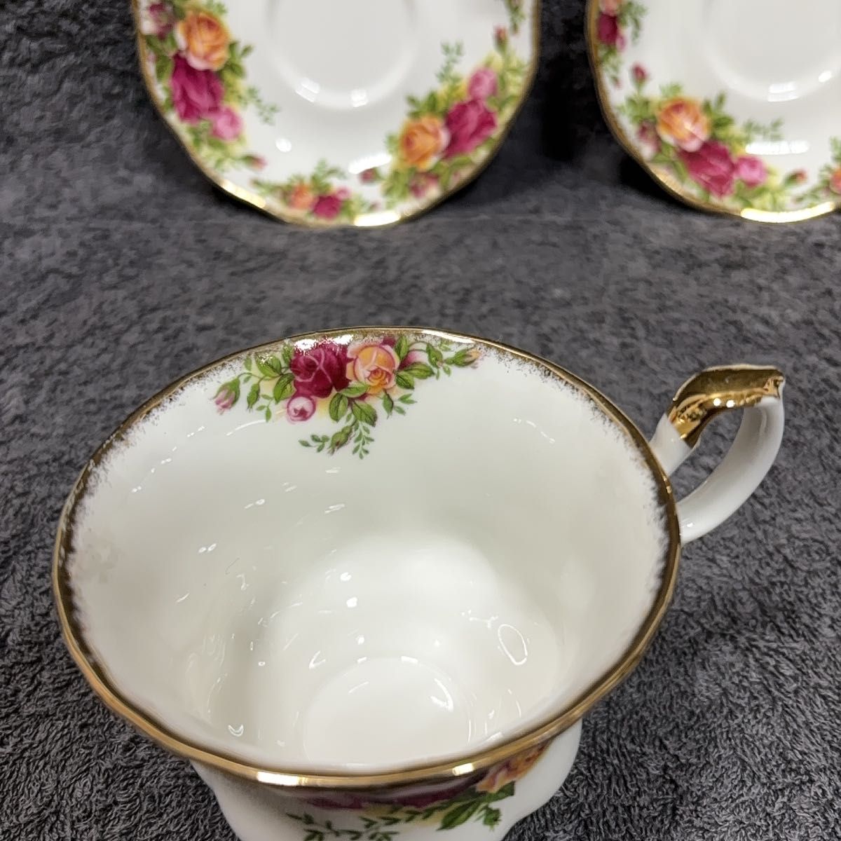 ロイヤルアルバートコカップ&ソーサー2客　オールドカントリーローズ 金彩 ROYAL ALBERT 花柄 ペア