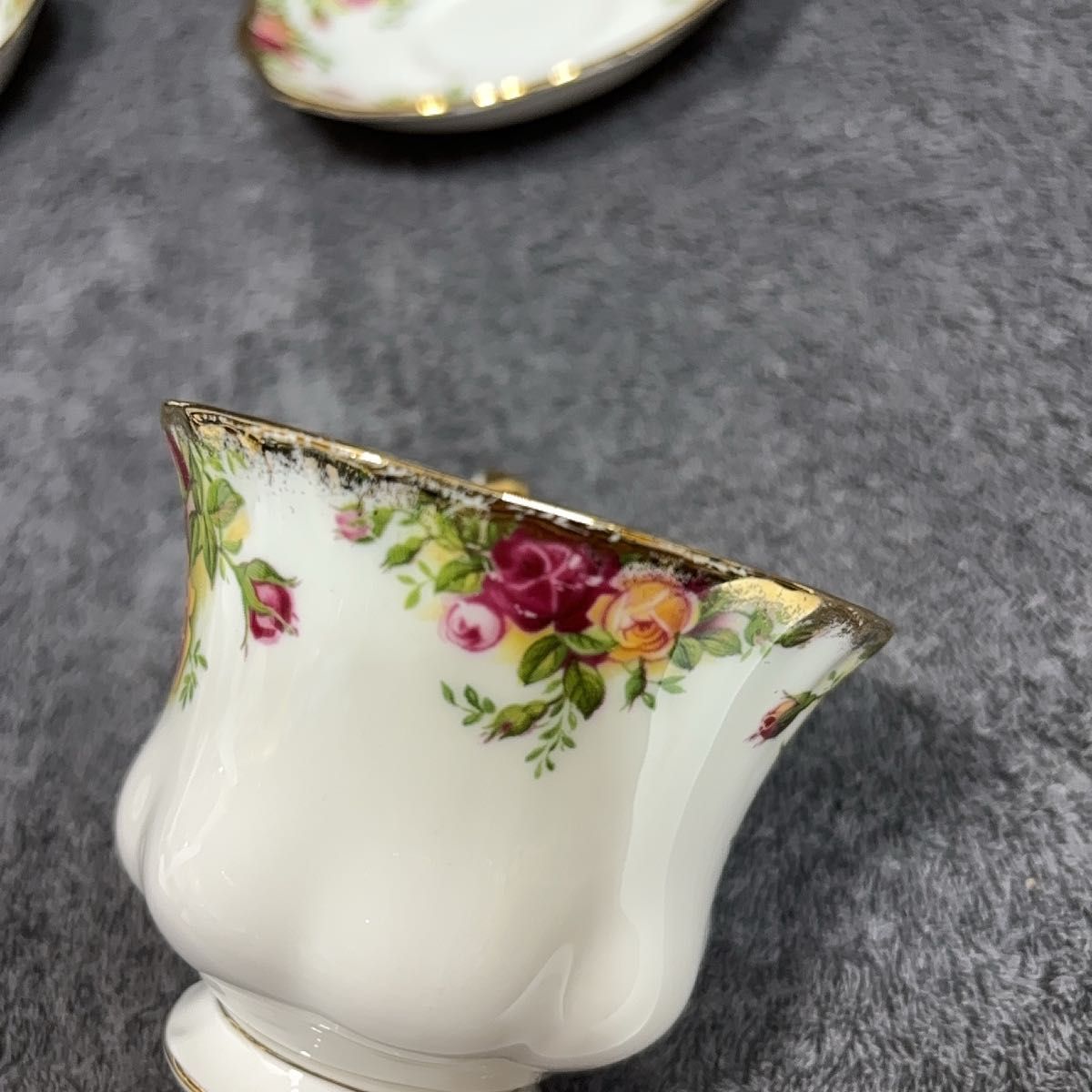 ロイヤルアルバートコカップ&ソーサー2客　オールドカントリーローズ 金彩 ROYAL ALBERT 花柄 ペア