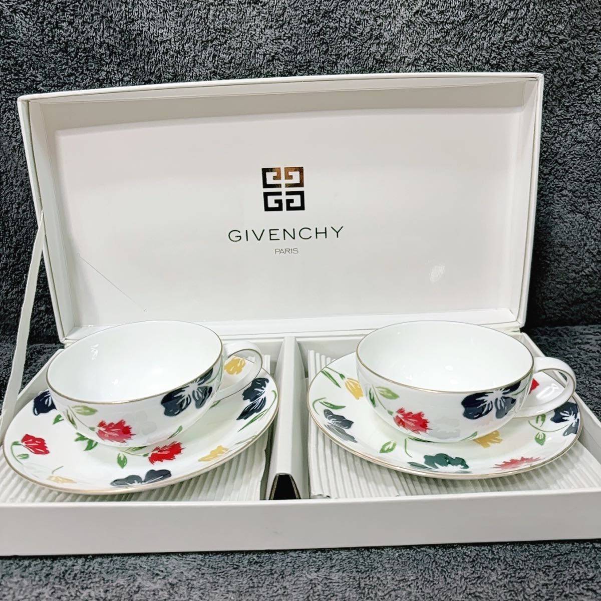 GIVENCHY ペア紅茶セット　ティーカップ&ソーサーセット　2客　ジバンシー 洋食器