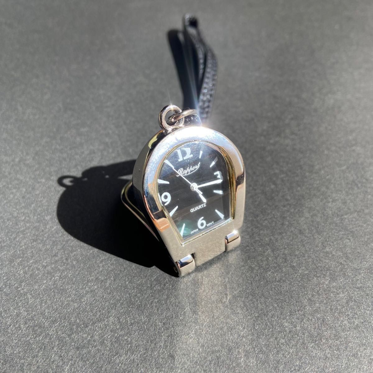 時計　懐中時計　ポータブルウォッチ　馬蹄　牛革型押し　黒　黒色　ブラック　小さい　ストラップ　ラポール　Rapport 置き時計