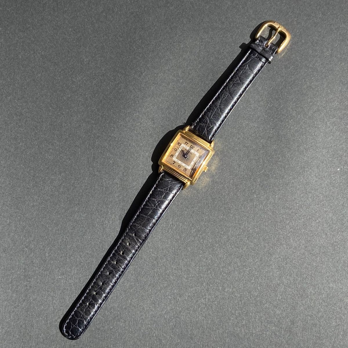時計　腕時計　FOSSIL フォッシル　VT-2484 黒色　黒　ブラック　金色　金　ゴールド　レディース　アナログ　