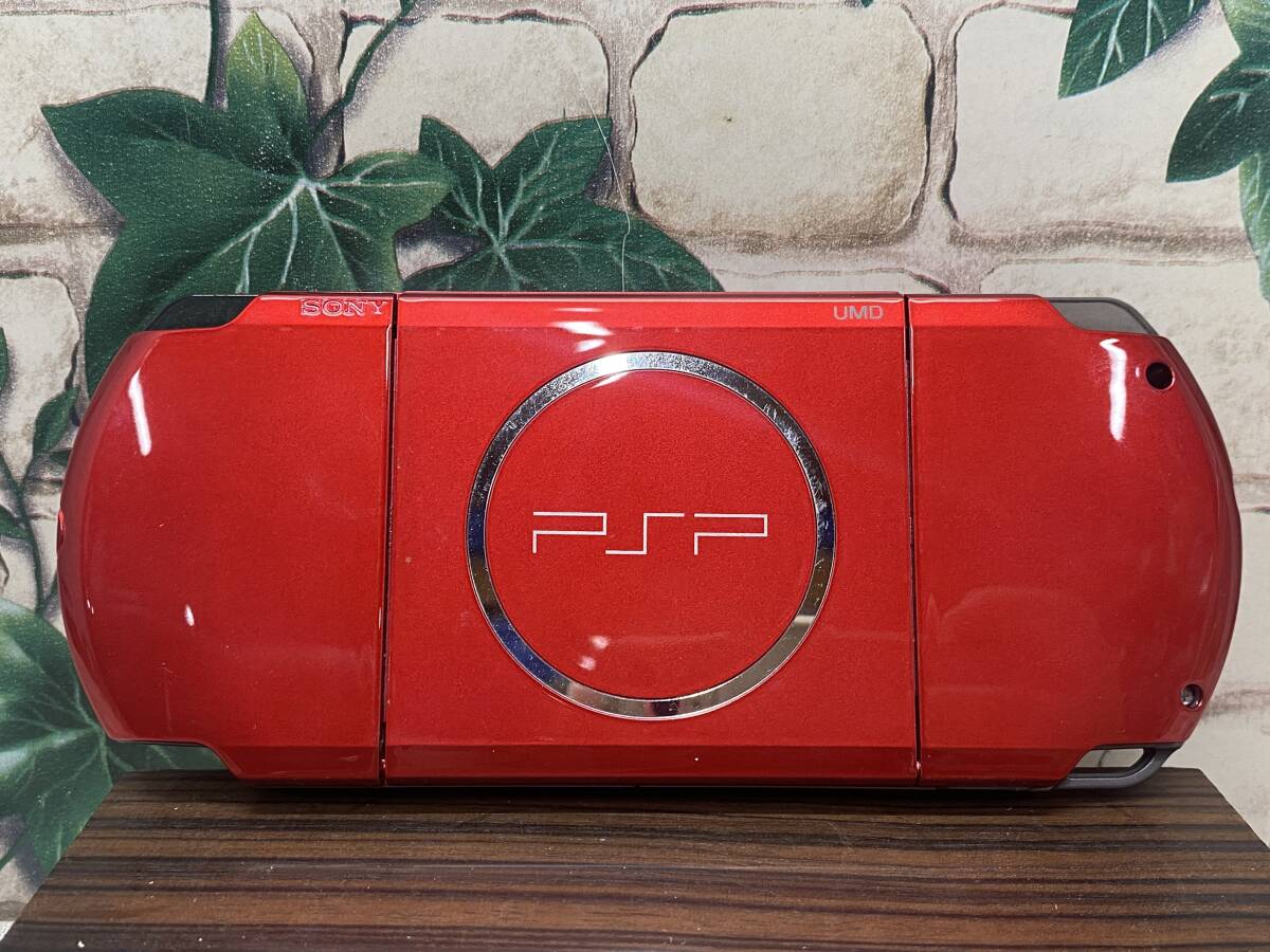 PSP 3000 本体　レッド　シリコンケース付き　ゲーム機