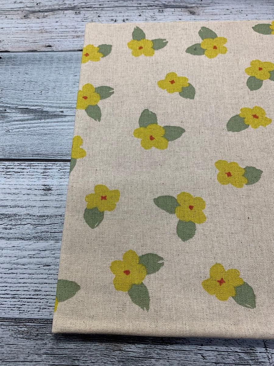 綿麻キャンバス生地　ハギレ　生地巾×50㎝　生成り　黄色い花柄　　