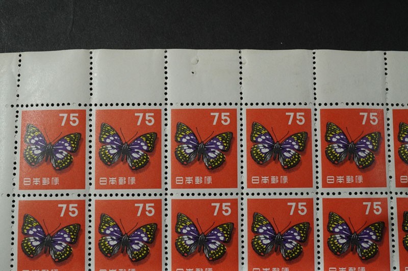 (317)日本切手 1956年昭和31年 第2次動植物国宝切手 オオムラサキ75円 100枚シート 未使用 極美品 裏糊つや大変良好ヒンジ跡なし普通切手_画像9