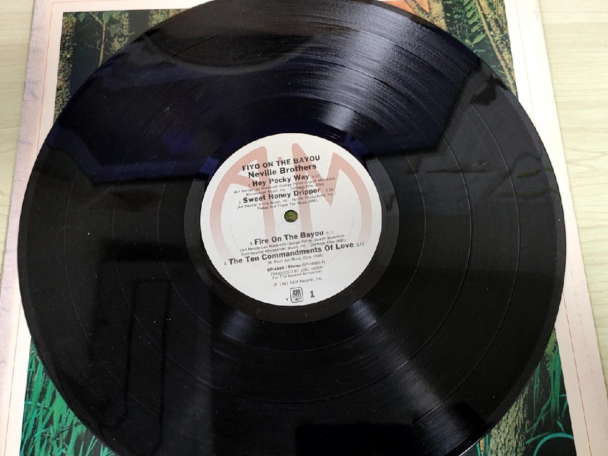 ザ・ネヴィル・ブラザース ファイヨー・オン・ザ・バイユー/Fiyo on the Bayou The Neville Brothers レコード/LP 12インチ/R&B/L32961_画像4