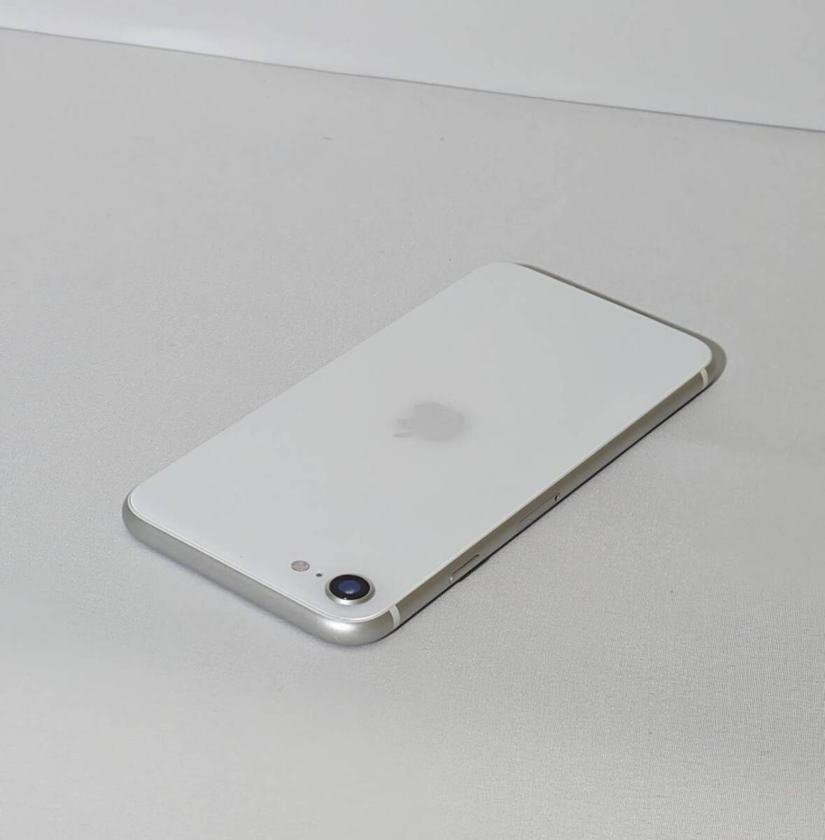 iPhoneSE 第二世代 64GB 【美品・送料無料・即日発送】 中古 本体 スマートフォン スマホ　apple iPhone SE2