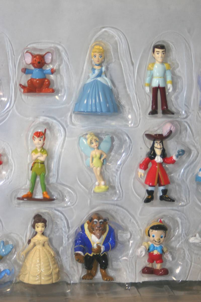  Disney character z.. Cara pare-do part 1 Alice, Ariel, Pooh other figure 24 body set 100e- car. forest map mi-