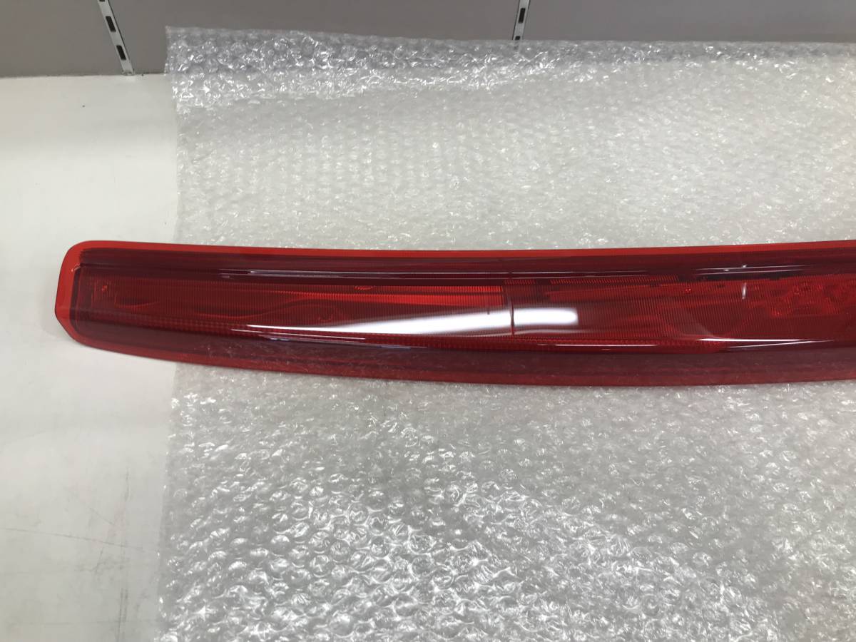 □□2402-105 新品 未使用品！TOYOTA トヨタ 純正 M900A M910A タンク ルーミー ハイマウントストップランプ KOITO 286-69044 _画像2