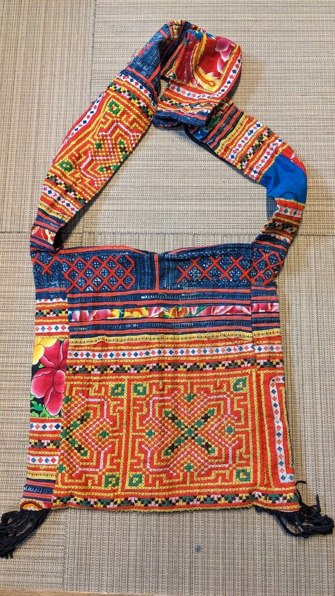 タイ少数民族ショルダーバッグ モン族リス族フェアトレードタイ雑貨東南アジアBEAMSHIPSハリウッドランチマーケット刺繍古布