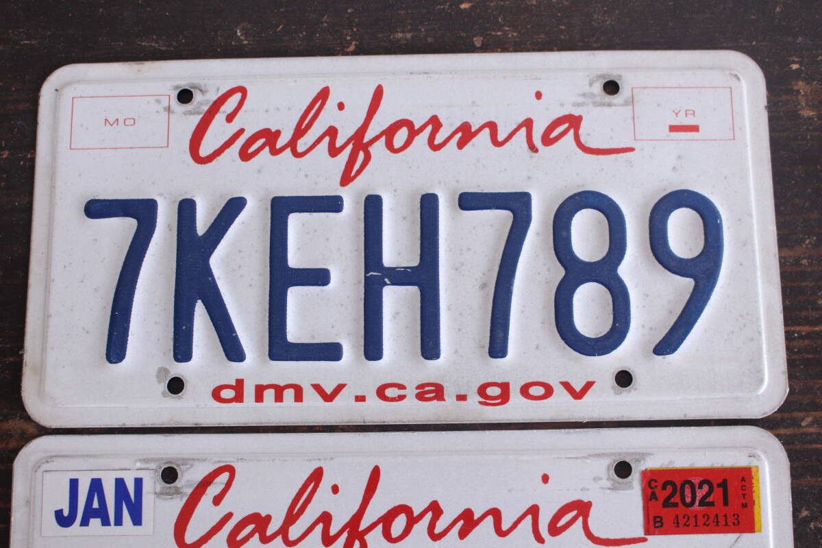 【送料無料】2枚セット! * カリフォルニア ナンバープレート 2013年以降 ライセンスプレート カープレート CALIFORNIA 「7KEH789」 309_画像2