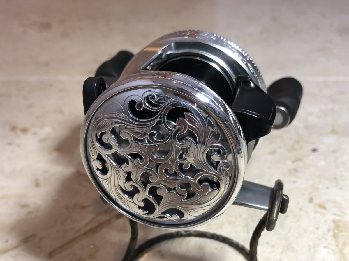 シマノ 12 カルカッタ100 透し彫り 右巻 カスタム SHIMANO 彫金 シマノ 12 カルカッタ100 透し彫り 右巻 カスタム SHIMANO 彫金