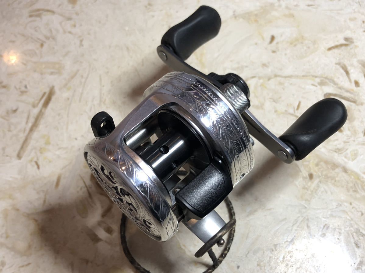 シマノ 12 カルカッタ100 透し彫り 右巻 カスタム SHIMANO 彫金 シマノ 12 カルカッタ100 透し彫り 右巻 カスタム SHIMANO 彫金