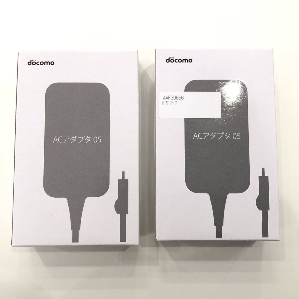 ■【未使用⑫】1円～★docomo ドコモ★ACアダプタ 05★2点まとめ★microUSB★Type-B★ホワイト★充電器★スマートフォン/タブレット★CF0_画像1