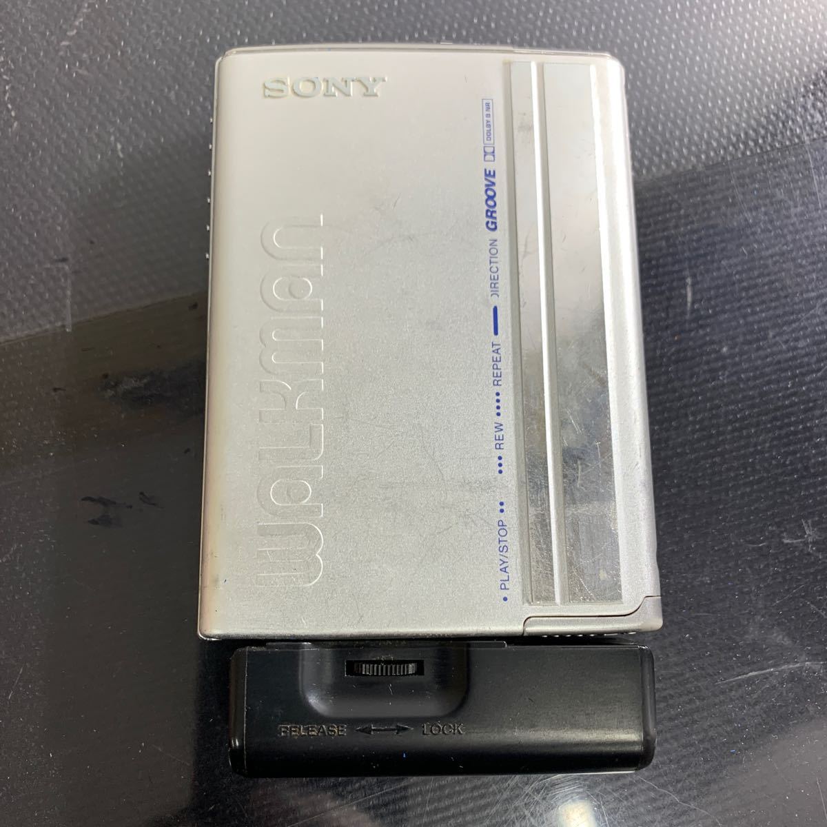 BL014.型番：WM-EX7.SONY WALKMAN .ソニー ウォークマン カセットプレーヤー .ジャンク_画像2