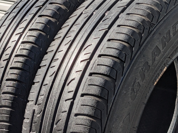 即決◆215/65R16 2本セット ダンロップ グラントレック PT3 中古タイヤ_画像3