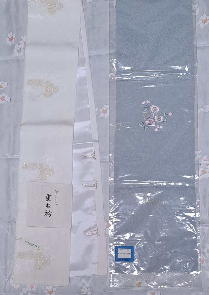 重ね衿刺繍ホワイト系絹100%　半衿グレー系刺繍二枚セットまとめて和装小物着物　三越購入品