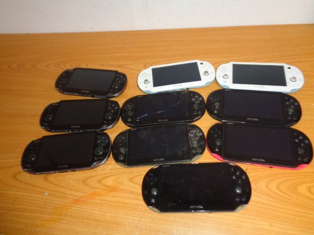 10台まとめてセット　送料無料　ジャンク　PSVITA　本体　PCH-1000　PCH-1100　PCH-2000　SONY　ソニー_画像1