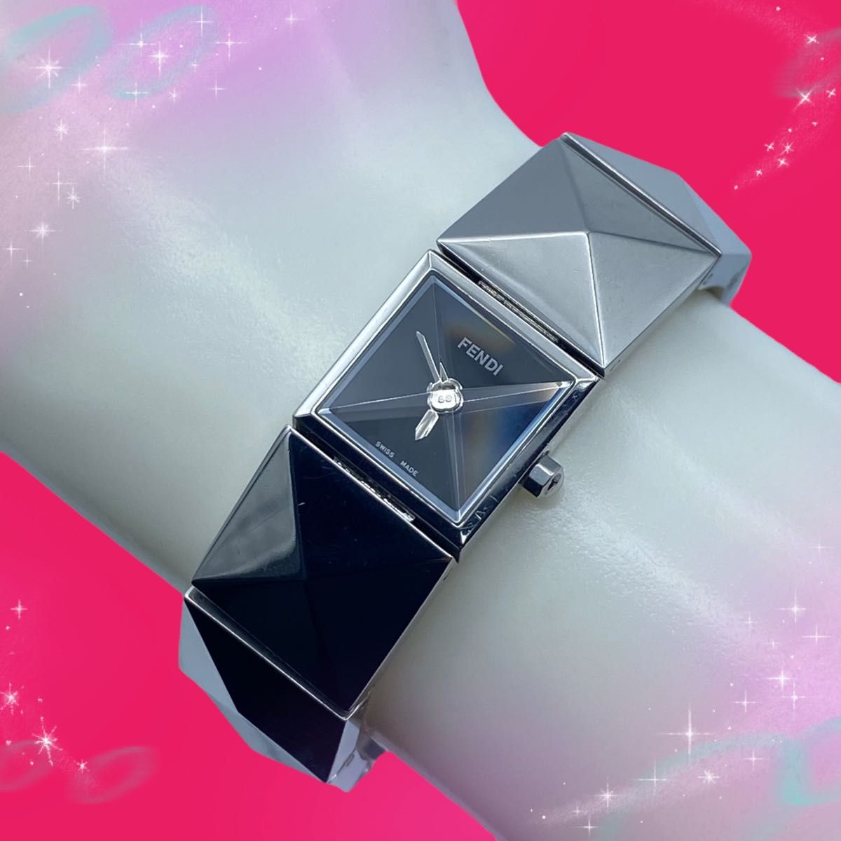 《美品　稼動品》　フェンディ　カットガラス　防水　ピラミッド　レディース腕時計