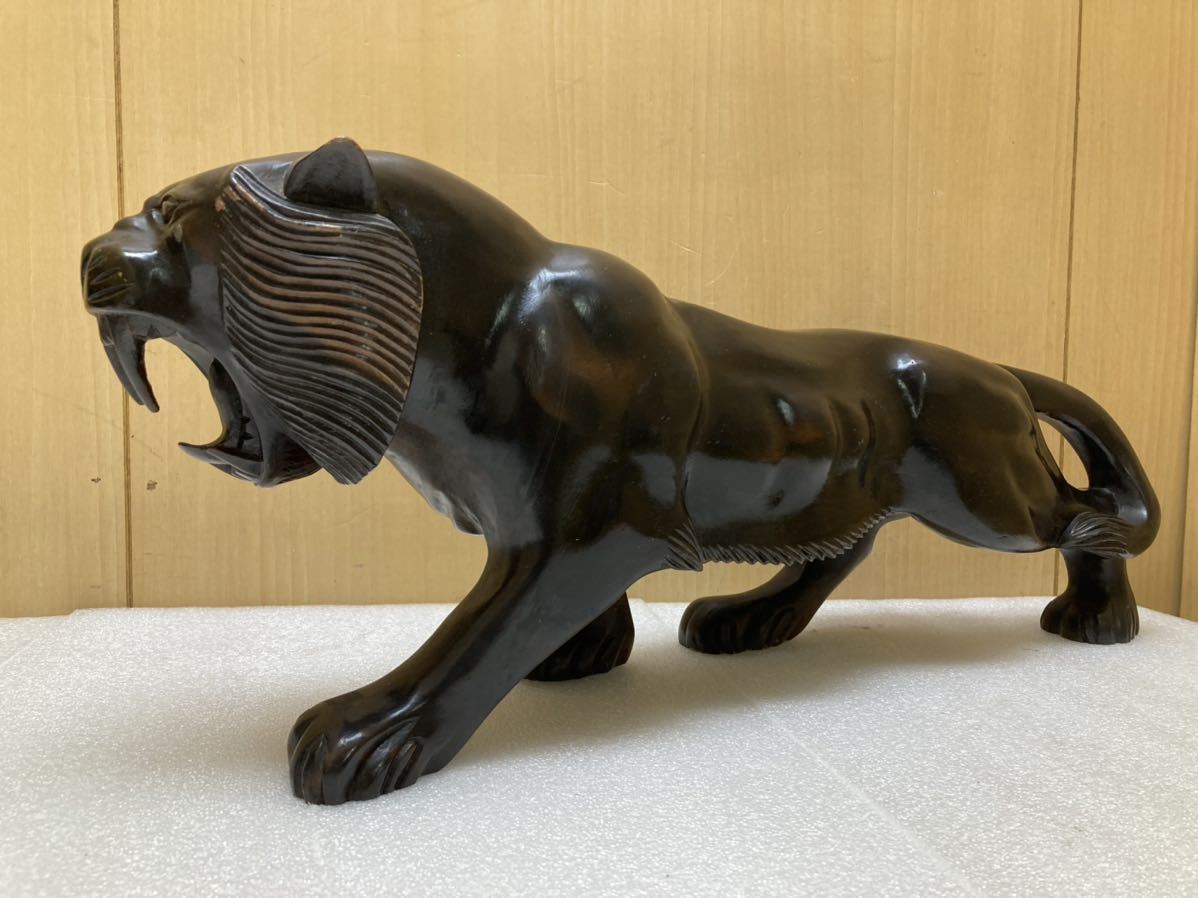 YK9383 黒檀　木彫 虎の置物 虎 トラ タイガー 干支置物 動物 古美術品 幅約55cm 高さ約22cm 重さ約5. 4kg 現状品　0206