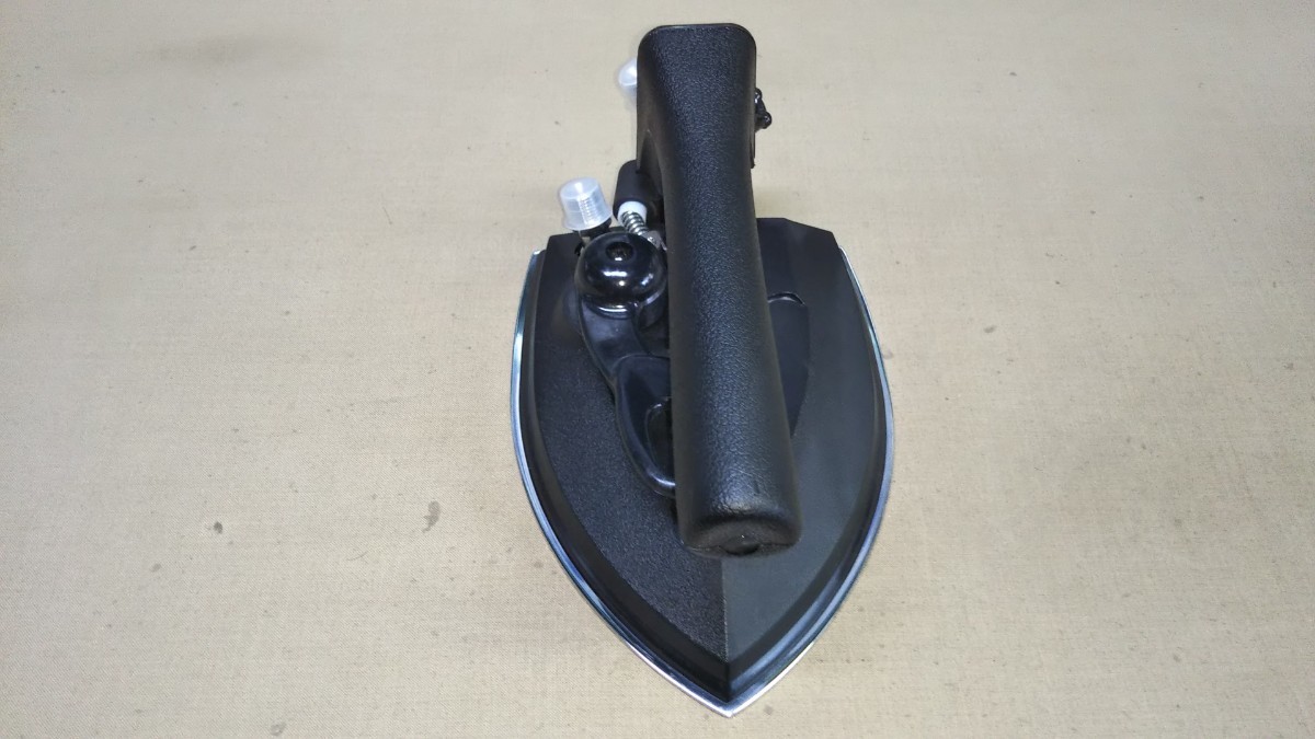 美品 NAOMOTO 直本工業 ナオモト業務用アイロン HSL-610動作確認 美品 NAOMOTO 直本工業 ナオモト業務用アイロン HSL-610動作確認