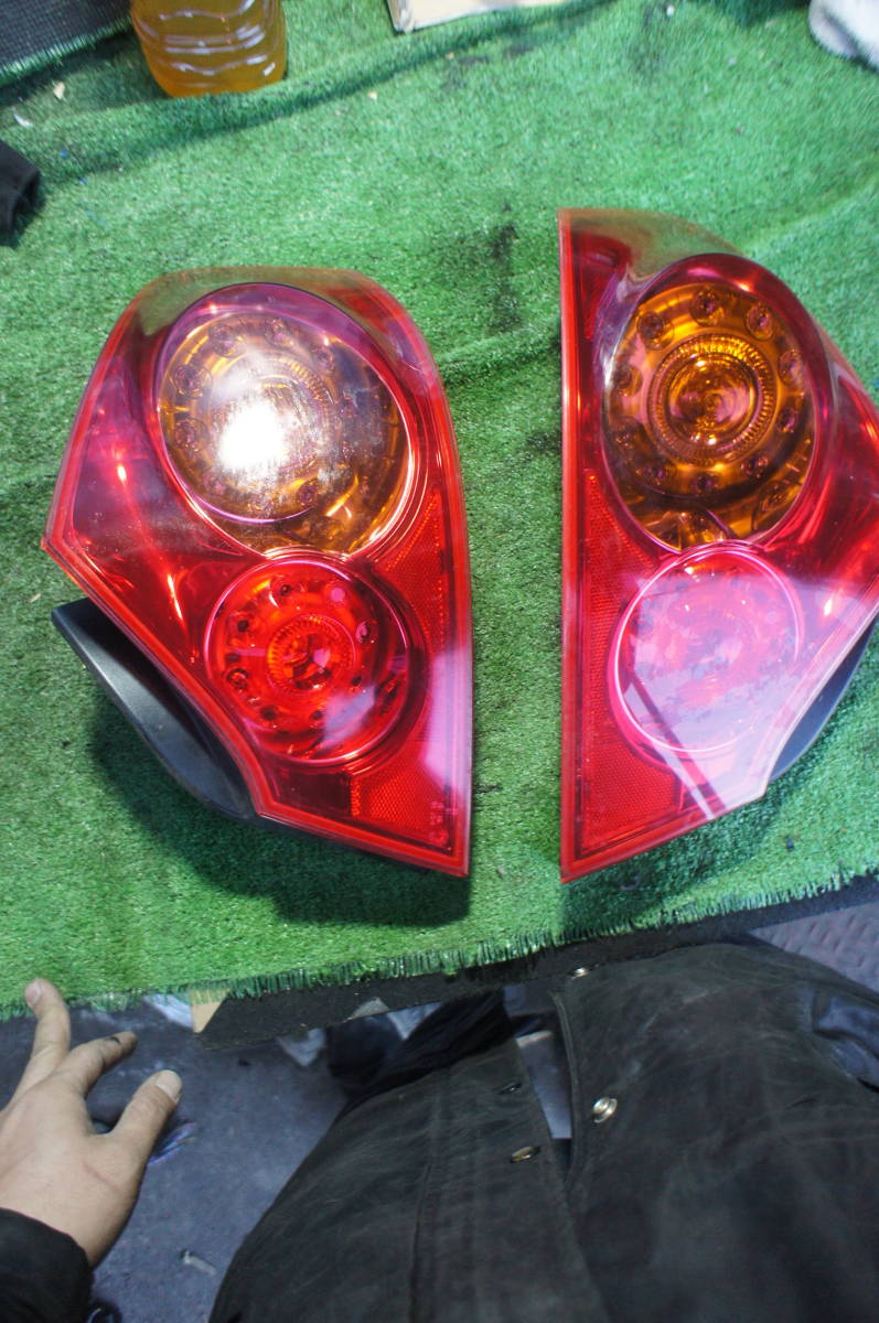 E465　Ｐｖ36 スカイライン リア テールランプ 左右 セット ICHIKOH D040 レンズ ライト リヤ V36 タイプS セダン ＫV36 V36_画像1