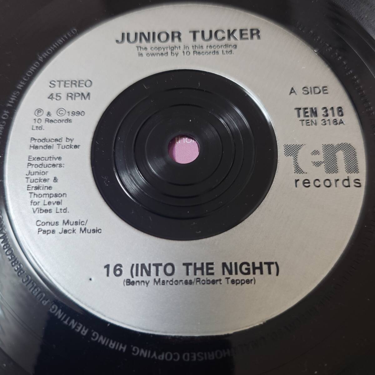 Junior Tucker - 16 (Into The Night) / Junior Tucker & Diana King - Stop To Start // 10 Records 7inch / Reggae Pop_画像3