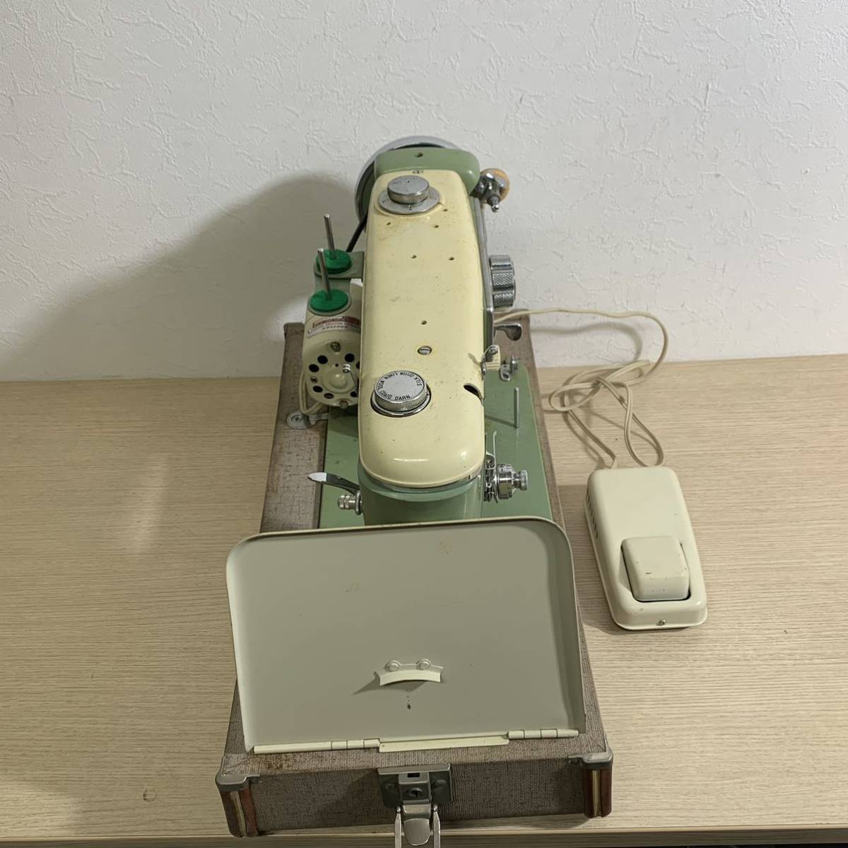 BROTHER ブラザー ミシン フットペダル付 NIPPON SEWING MACHINE MFG.CO.LTD アンティーク 昭和レトロ 手工芸 動作未確認_画像4