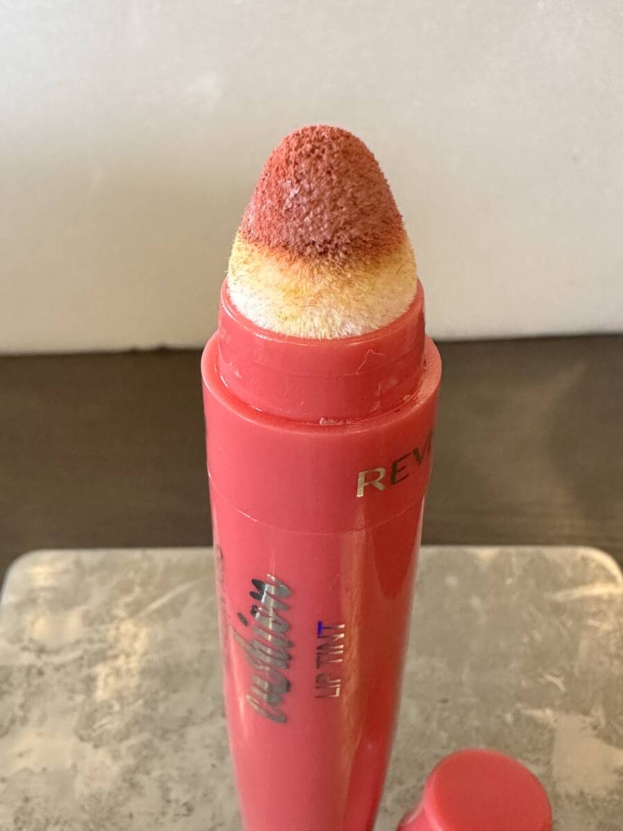 総量22g REVLON - キス クッション リップ #320 SWEET CORAL スウィートコーラル - KISS Cushion レブロン クリックポスト可185円_画像4