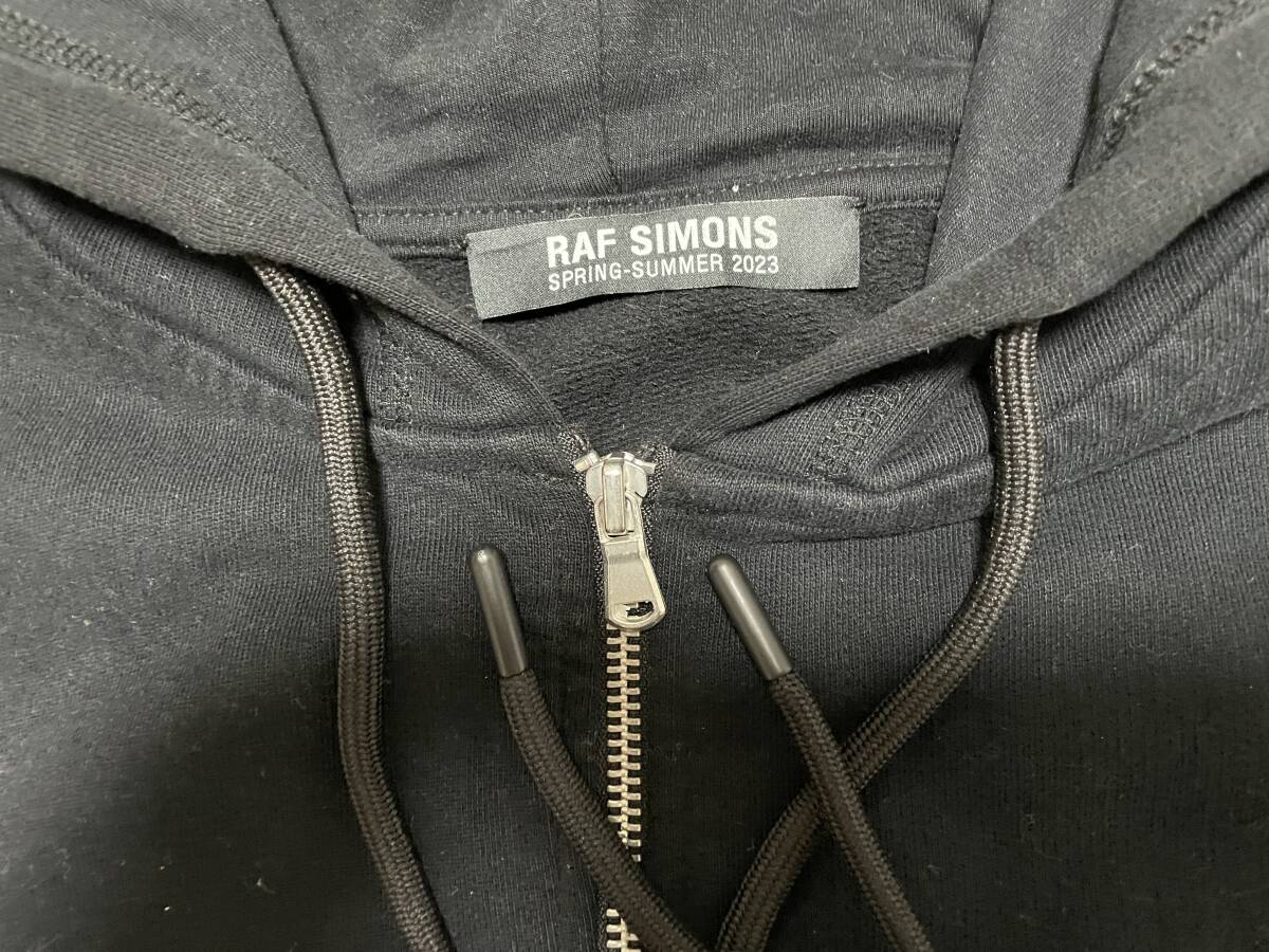 RAF SIMONS ラフシモンズ　2023SS ラストシーズン　Zipped hoodie with RS hand signs on sleeves 黒色_画像5