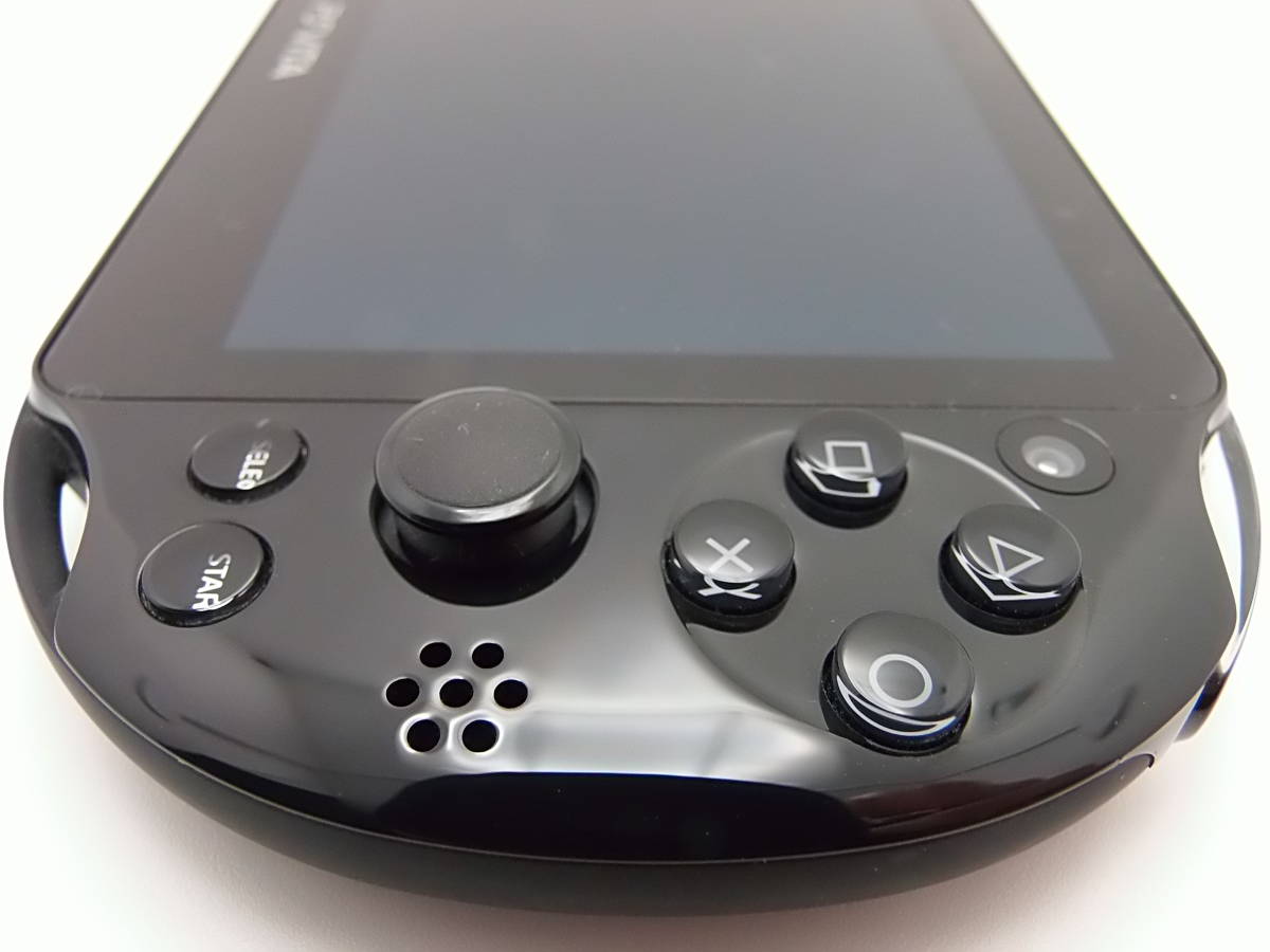 PS Vita　ブラック　PCH-2000　液晶画面は、完全に無傷　本体前面部分は、綺麗な美品　AKBBOX　本体ケースは、新品、未使用　全11点セット_画像7