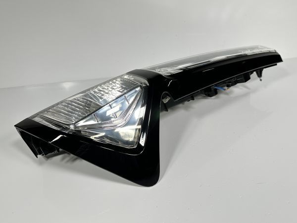 美品/破損キズなし タンクカスタム M900A M910A トール M900S 純正 右テールランプ RH LED 81551-B1180 81550-B1360 220-69045 G 管理22157_画像2