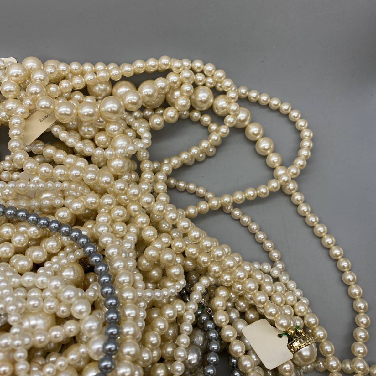 【W-36】パール 真珠 アクセサリー まとめて ネックレス イヤリング ブローチ ルース 本パール フェイクパール 混合 WGK14 総重量3633g_画像4