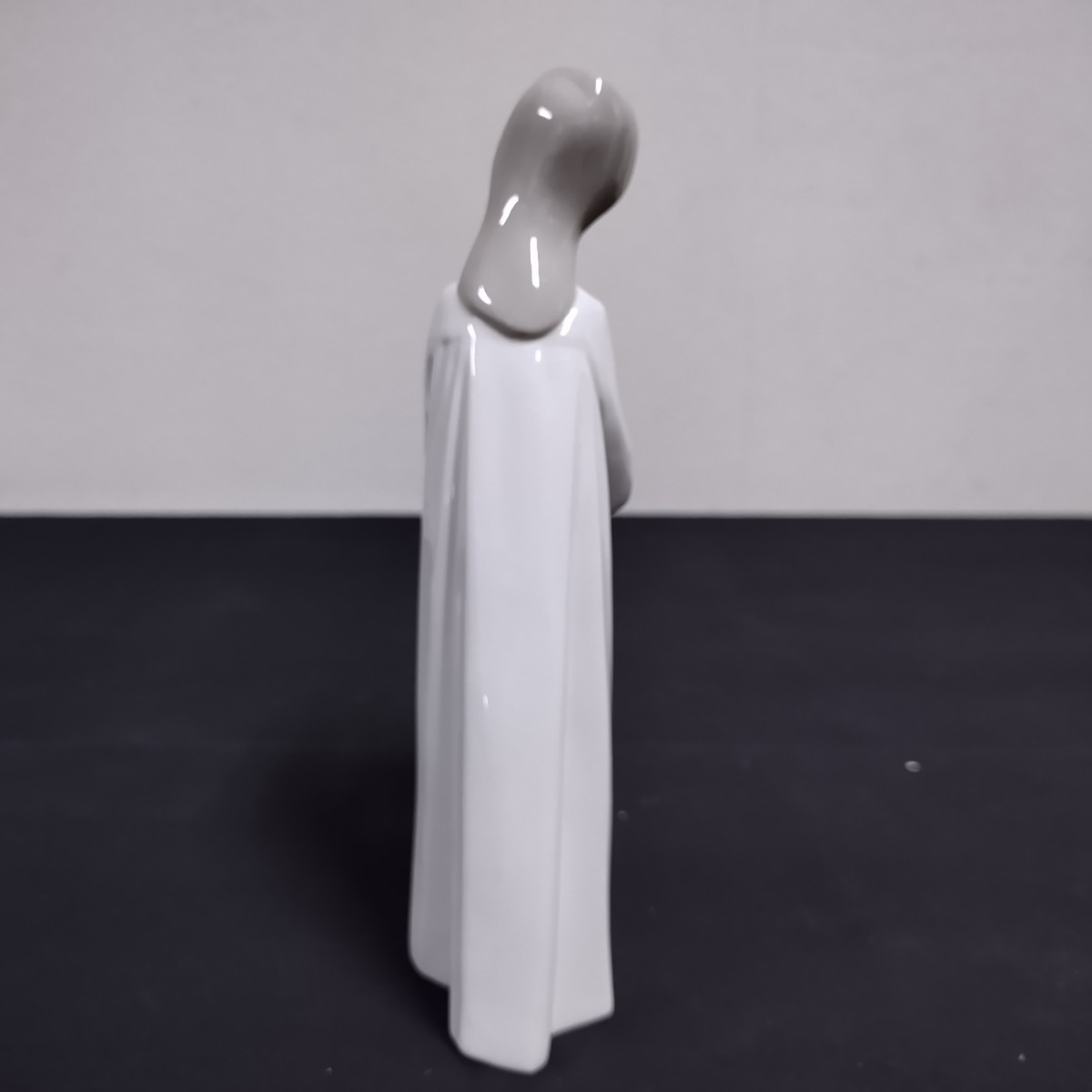 NR833 リヤドロ 置物 LLADRO フィギュリン 陶器 陶器人形 インテリア 西洋工芸 置き物 キャンドルを持つ少女 工芸品 B-12_画像3