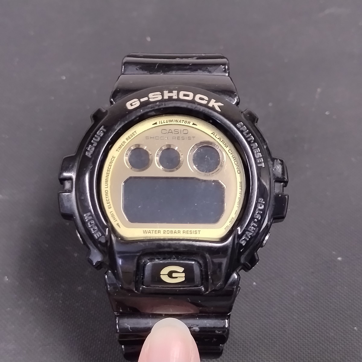 NR846 G-SHOCK CASIO カシオ 腕時計 ジーショック ブラック Gショック デジタル文字盤 ゴールド SHOCK RESIST 3230 DW-6900CB 動作未確認_画像2