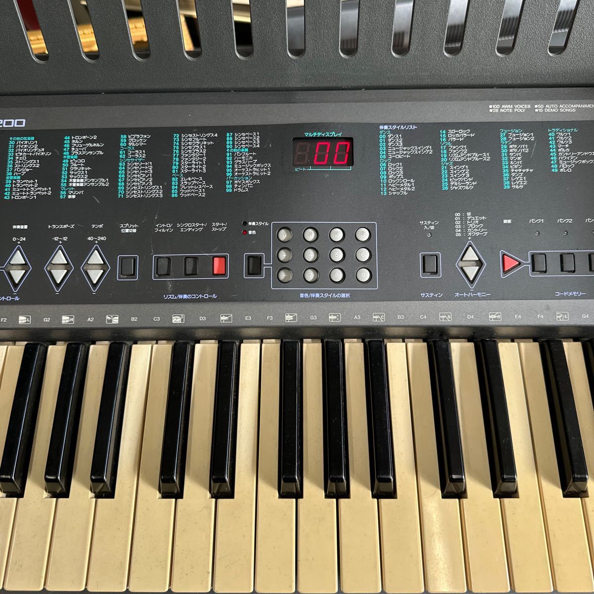 UTn393【通電OK】YAMAHA ヤマハ PSR-200 キーボード 電子ピアノ スタンド付き 簡易動作確認済み_画像3